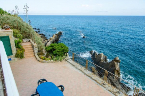 Holiday Apartment by the sea - breathtaking location, Cipressa